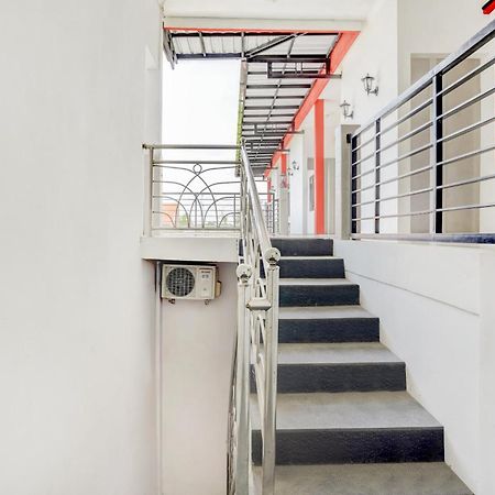 Super Oyo 3702 Homestay Bougenville Syariah Lamongan エクステリア 写真