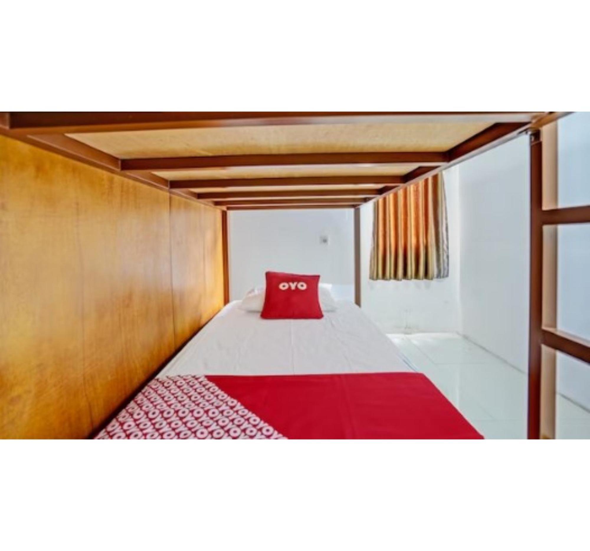 Super Oyo 3702 Homestay Bougenville Syariah Lamongan エクステリア 写真