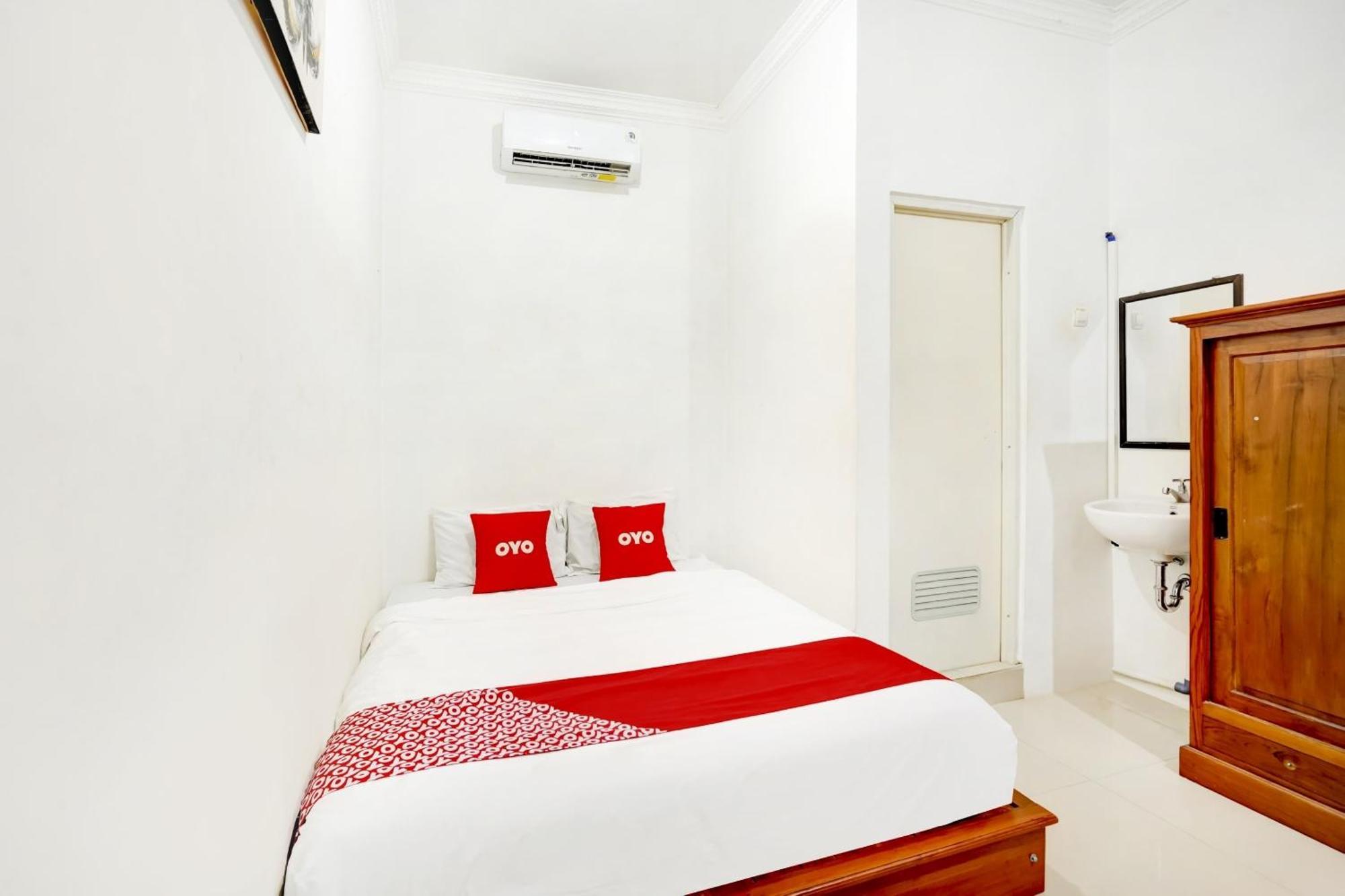 Super Oyo 3702 Homestay Bougenville Syariah Lamongan エクステリア 写真