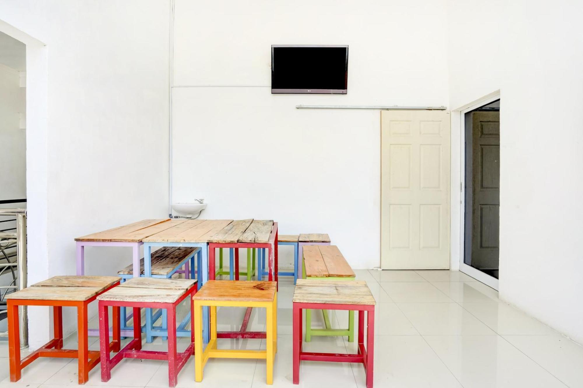 Super Oyo 3702 Homestay Bougenville Syariah Lamongan エクステリア 写真