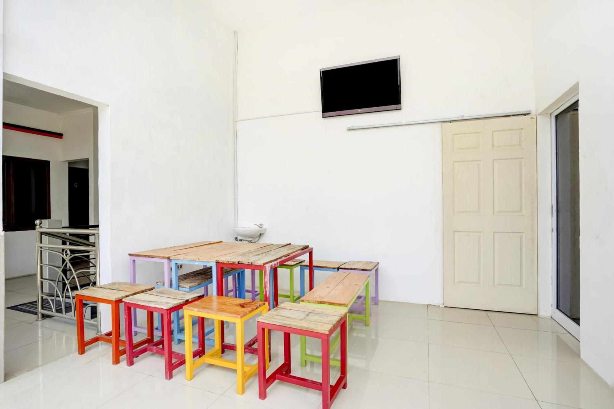 Super Oyo 3702 Homestay Bougenville Syariah Lamongan エクステリア 写真