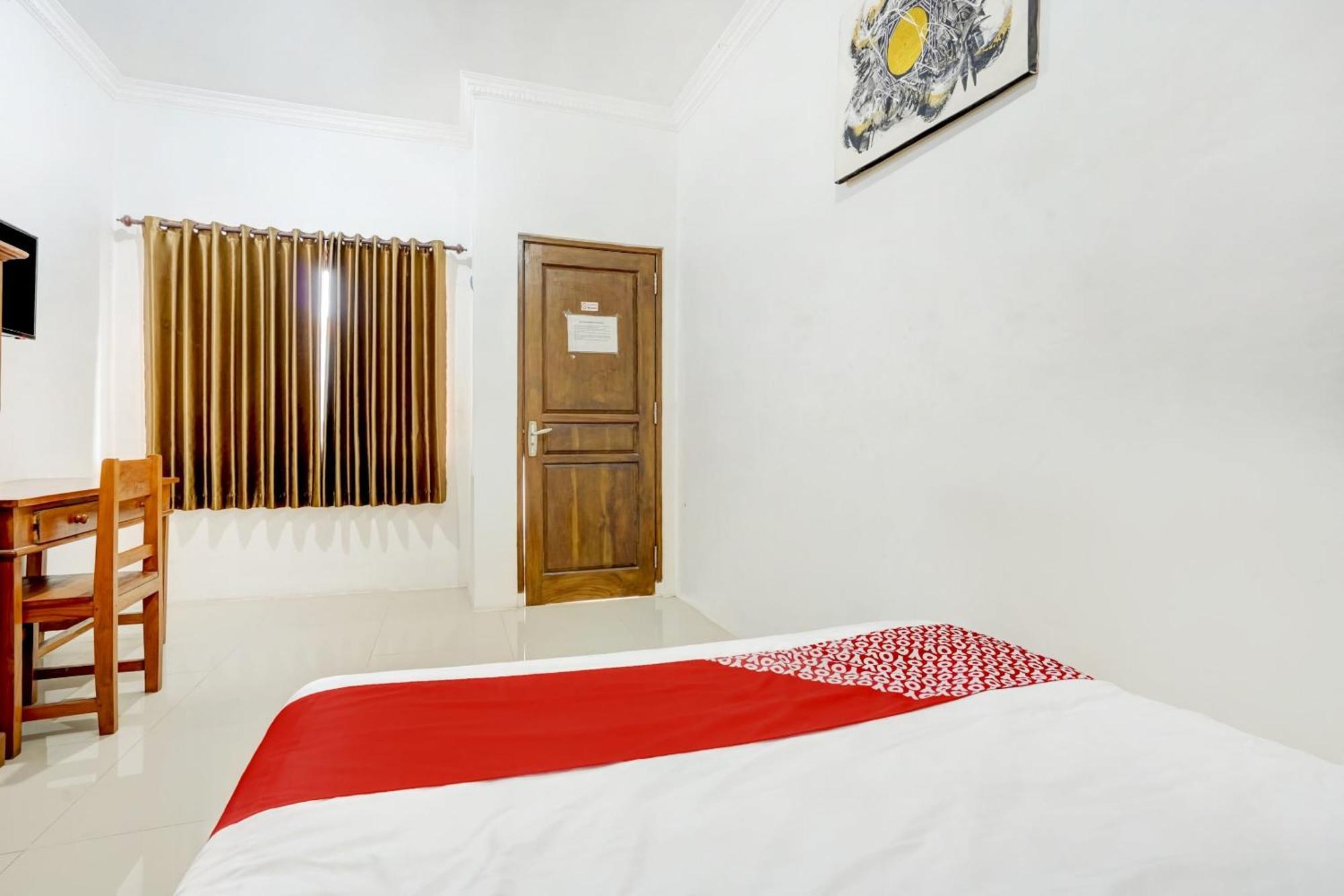 Super Oyo 3702 Homestay Bougenville Syariah Lamongan エクステリア 写真