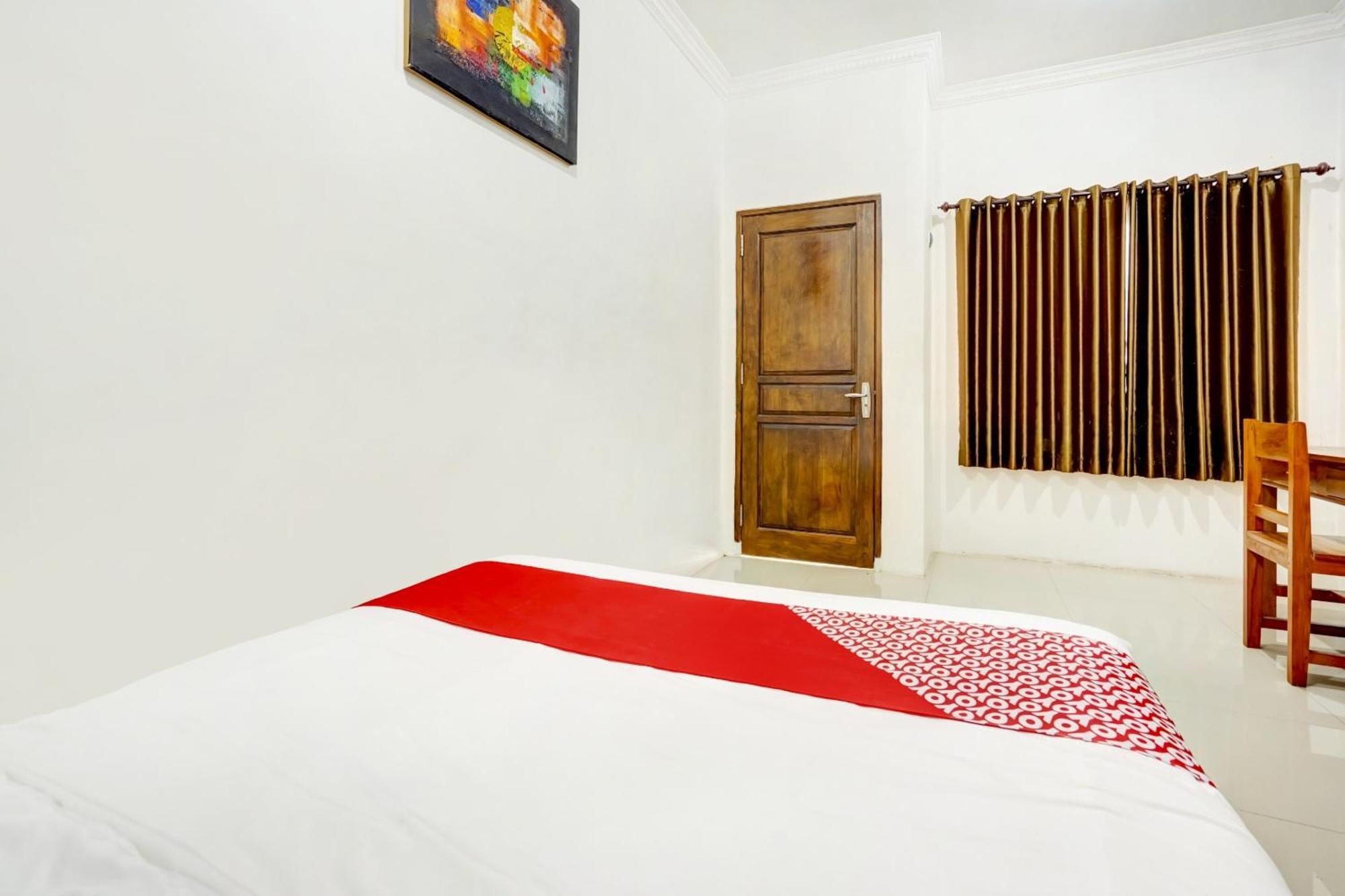 Super Oyo 3702 Homestay Bougenville Syariah Lamongan エクステリア 写真