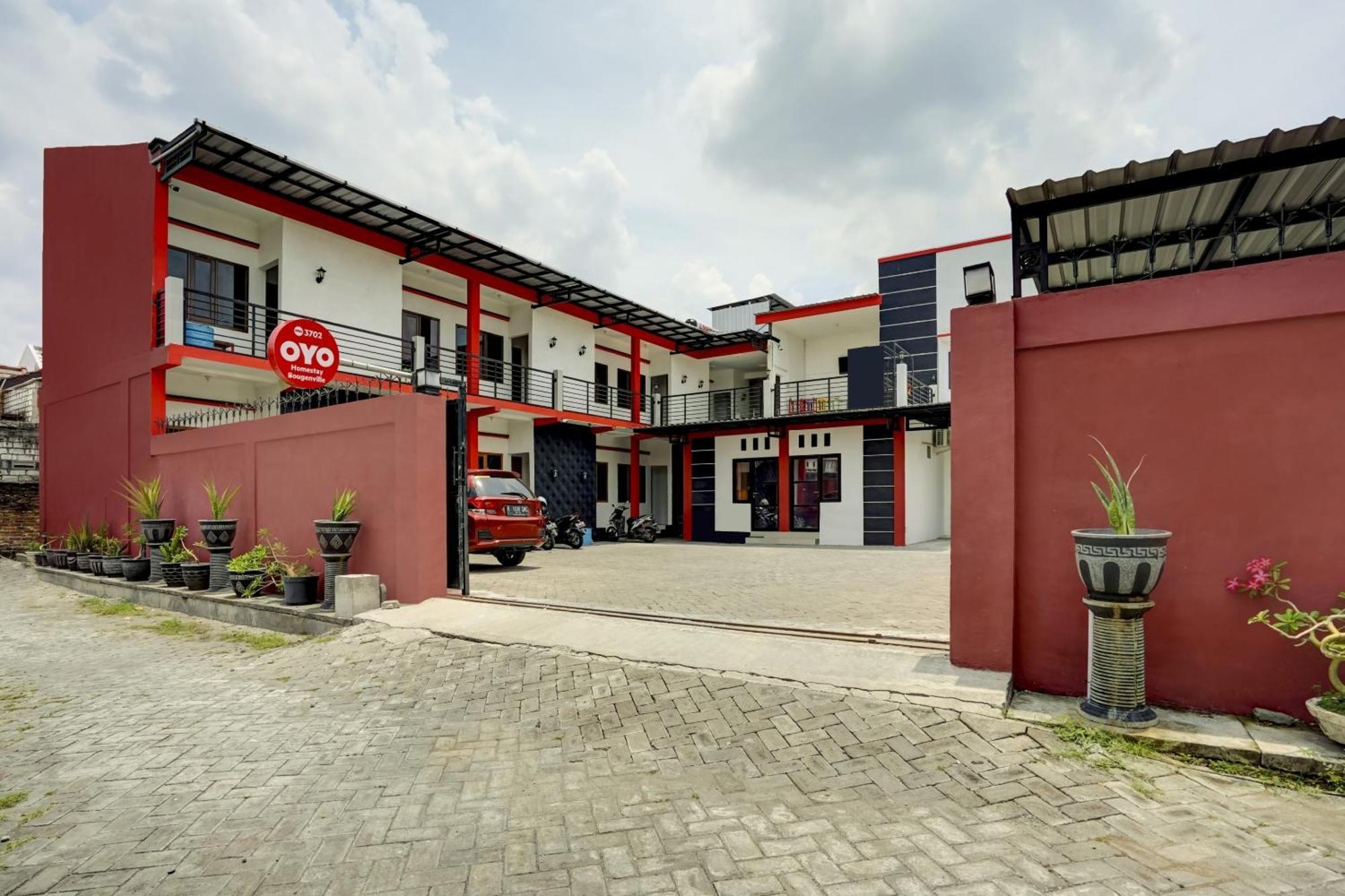 Super Oyo 3702 Homestay Bougenville Syariah Lamongan エクステリア 写真