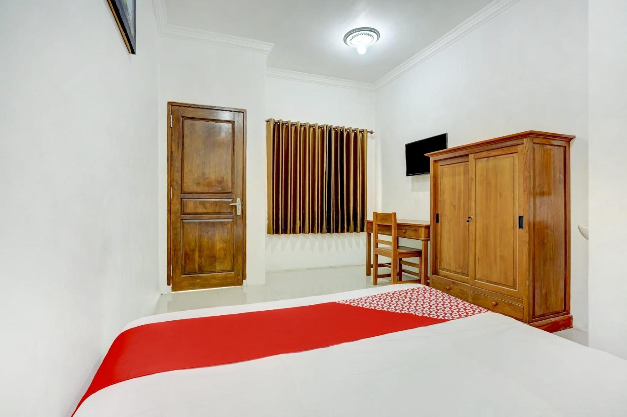 Super Oyo 3702 Homestay Bougenville Syariah Lamongan エクステリア 写真