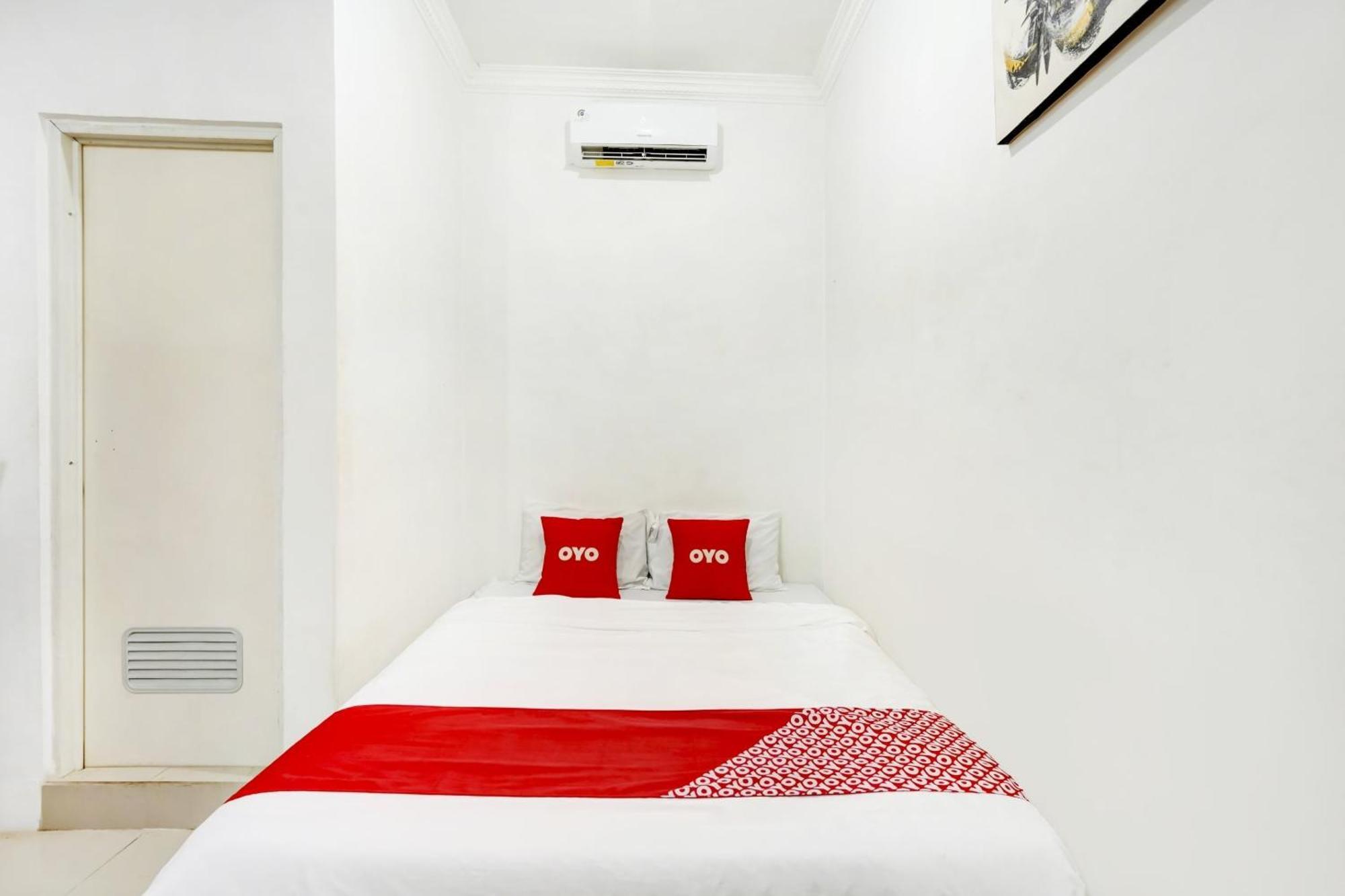 Super Oyo 3702 Homestay Bougenville Syariah Lamongan エクステリア 写真