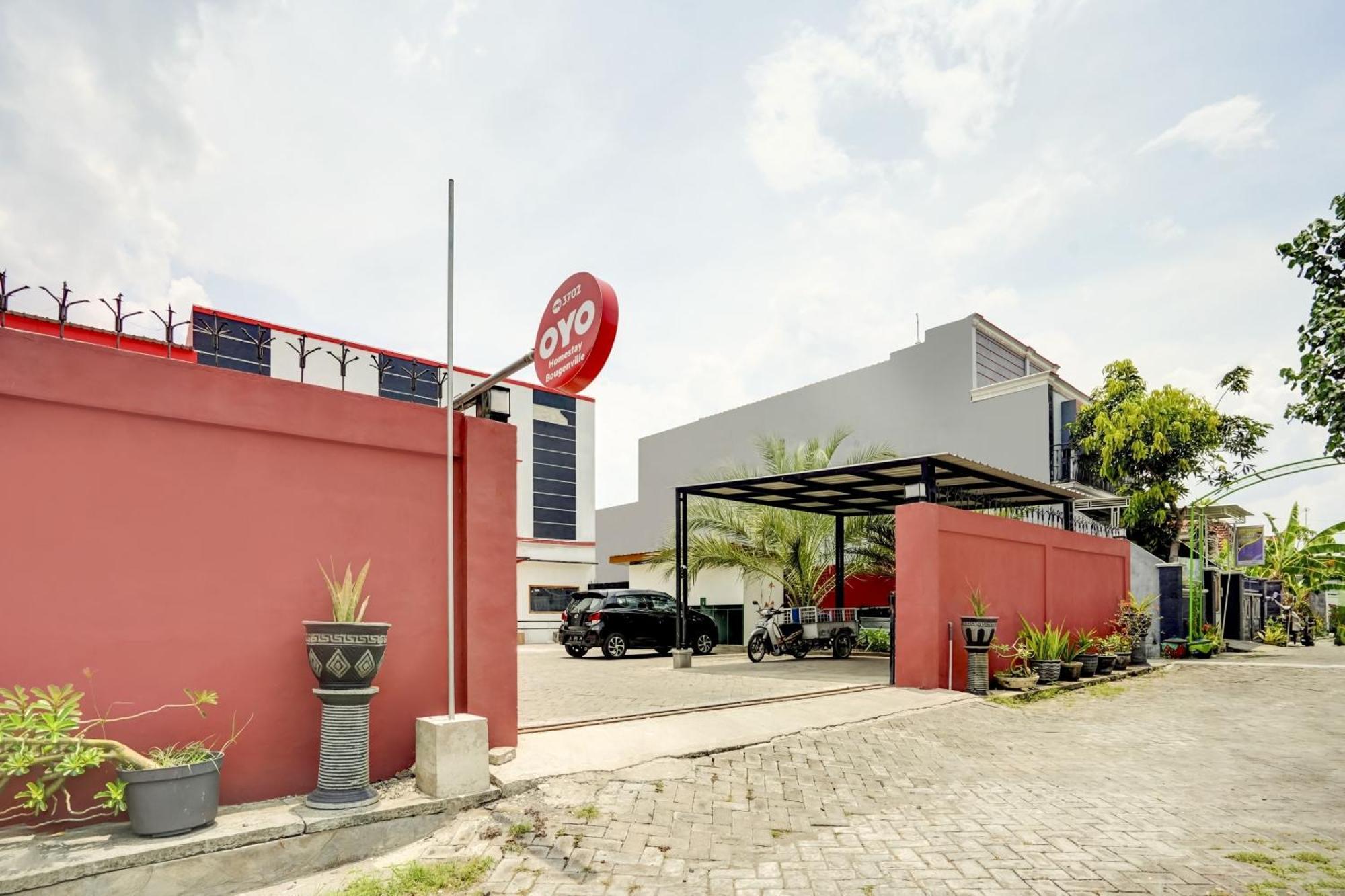 Super Oyo 3702 Homestay Bougenville Syariah Lamongan エクステリア 写真